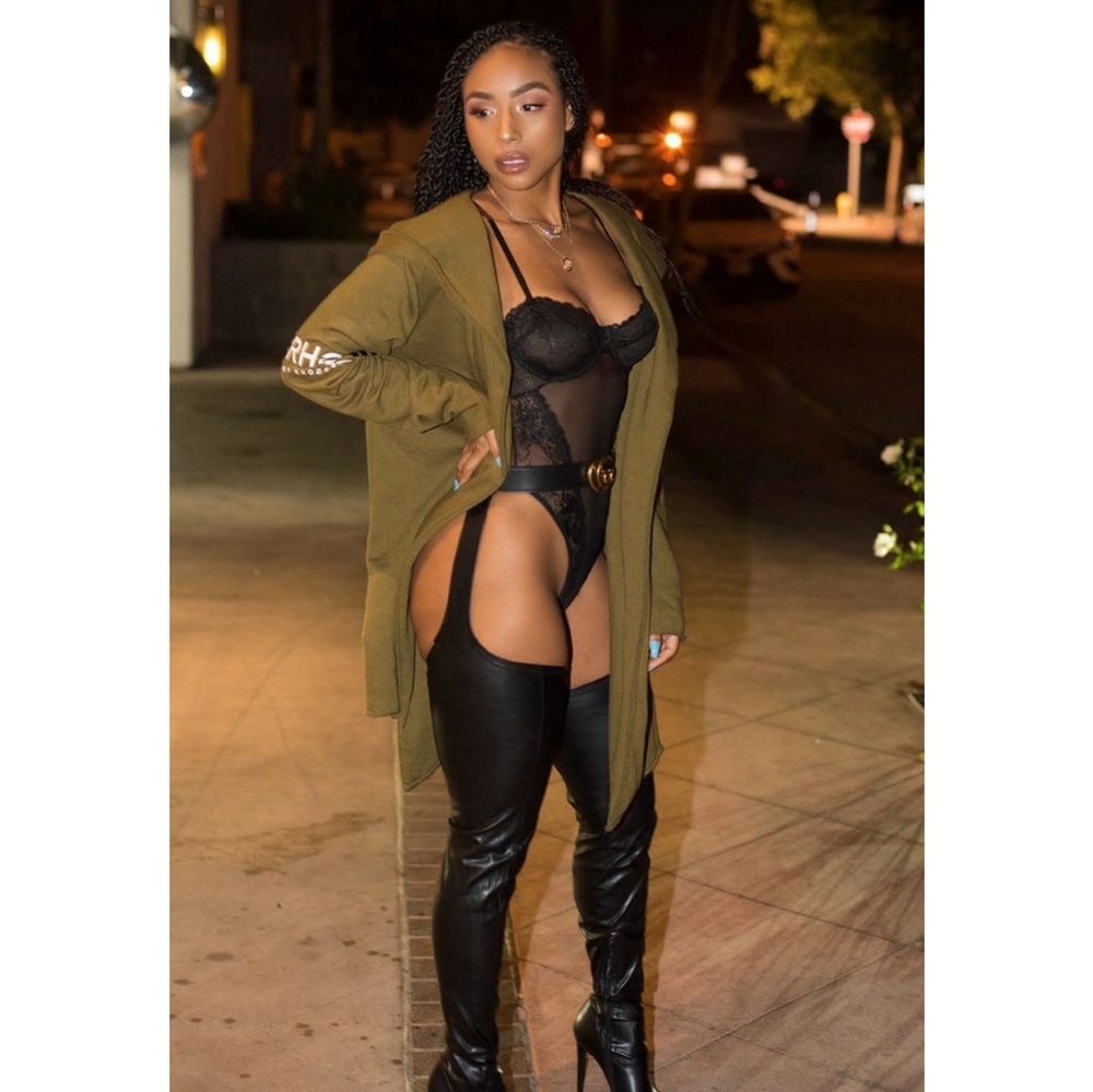 🥇𝙇𝙖𝙨𝙩 8.5 🔥🖤Harness Over The Knee Boot - Picture 9 of 15